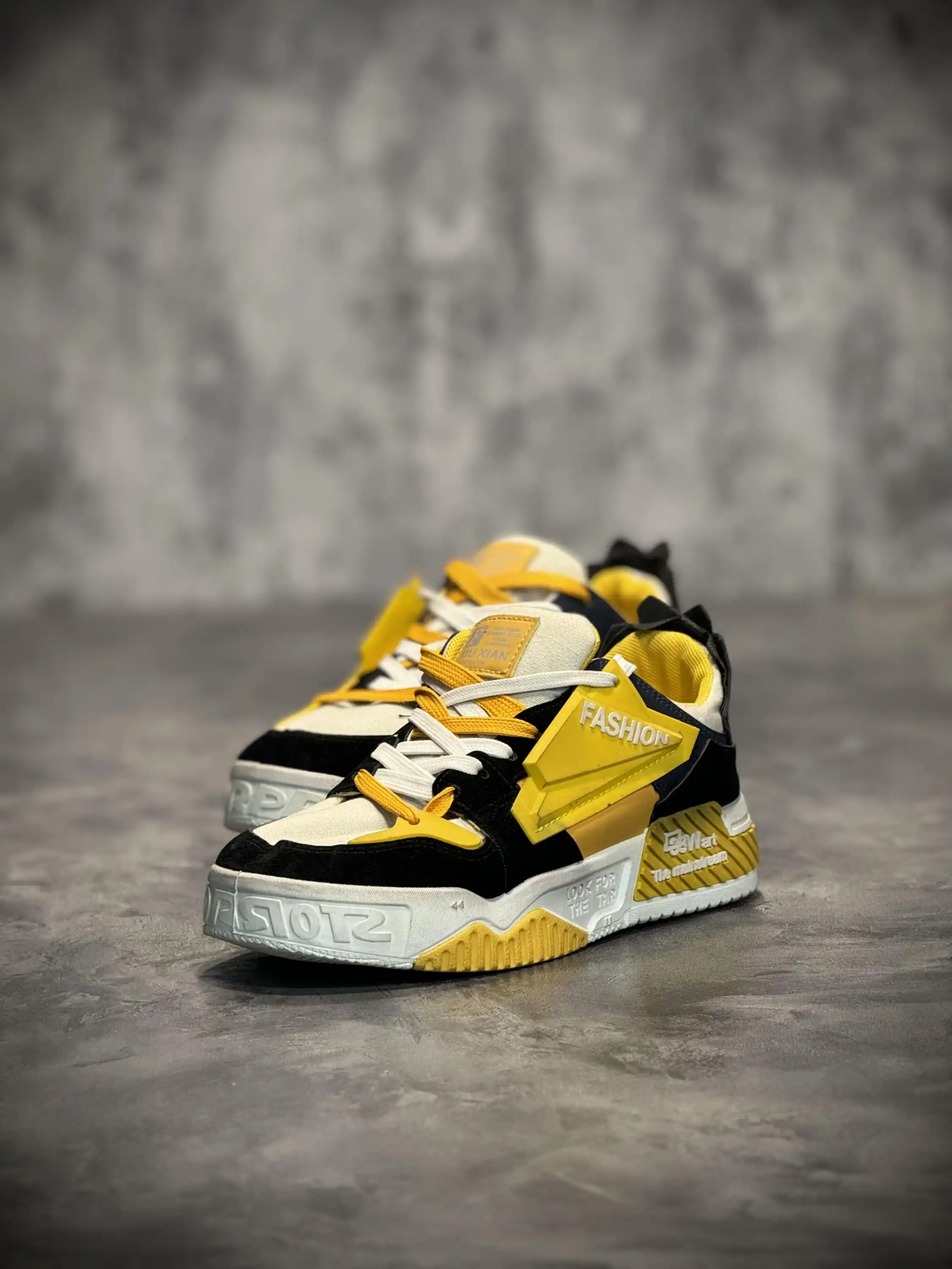 کفش و کتونی با تخفیف ۵۰ درصد